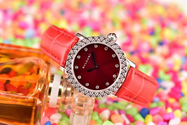 ブルガリ時計正面デザイン